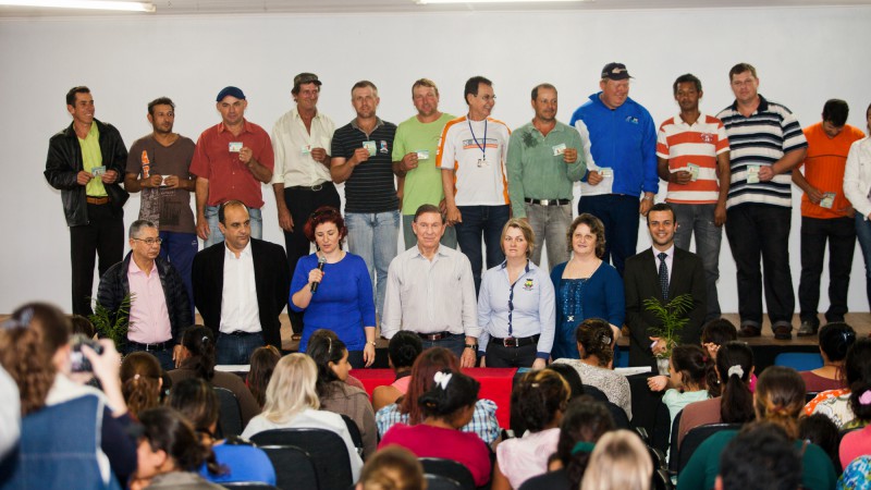 Beneficiados pela CNH Social de Vacaria recebem documento nesta terça-feira