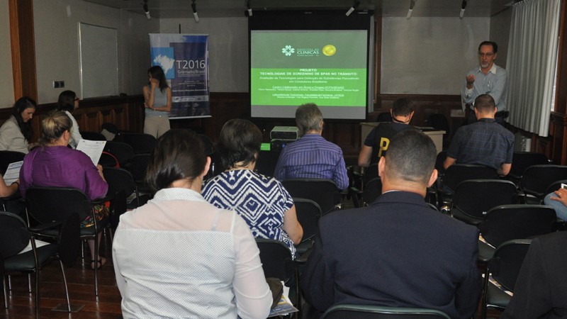 Prof.Dr. Flávio Pechansky e a Dra.Tanara Souza trouxeram sua experiência (e os problemas encontrados) no primeiro estudo nacional sobre álcool e trânsito em 2008, bem como a contextualização da aplicação do drogômetro em outros países