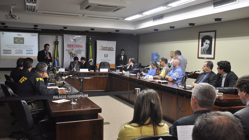 Encontro reuniu consulados e órgãos de trânsito