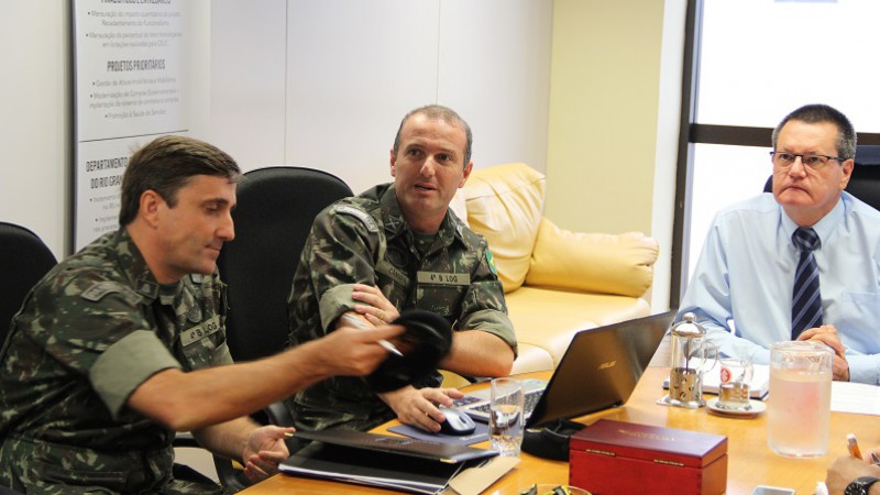 Subtenente Tauchen, tenente-coronel Câmara e diretor-geral Ildo Szinvelski