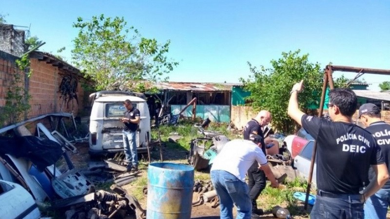 Além das peças apreendidas, o estabelecimento foi fechado e o proprietário encaminhado para a delegacia local