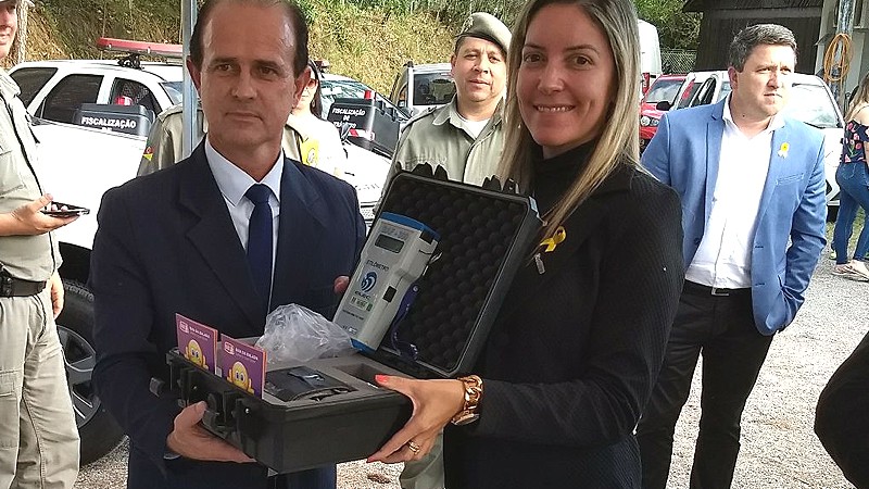 Prefeito municipal recebe do DetranRS equipamentos para realiza&ccedil;&atilde;o das opera&ccedil;&otilde;es Balada Segura