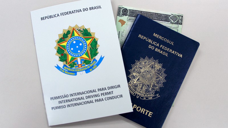 Embora não seja obrigatória, pois só a Carteira Nacional de Habilitação já seria aceita, portar a PID junto com a CNH é o mais recomendável