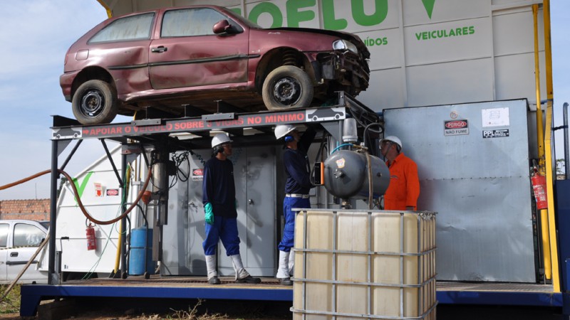 Detran/RS compacta 1,2 mil veículos e materiais inservíveis
