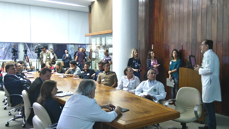 Pesquisadores anunciaram início dos testes em coletiva de imprensa