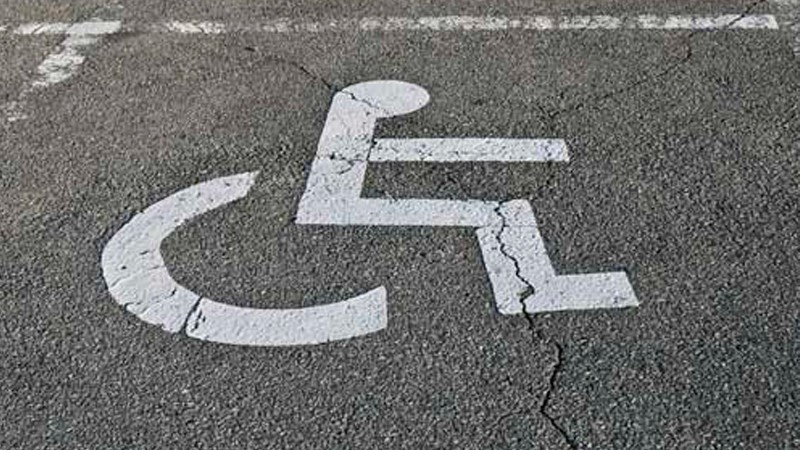 Motorista que desrespeitar vaga especial pagará R$ 293,47 e acrescentará sete pontos na carteira