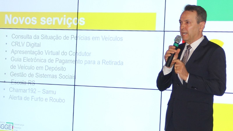 Diretor-geral do DetranRS Enio Bacci apresenta os novos serviços oferecidos pela Autarquia no lançamento do portal rs.gov.br