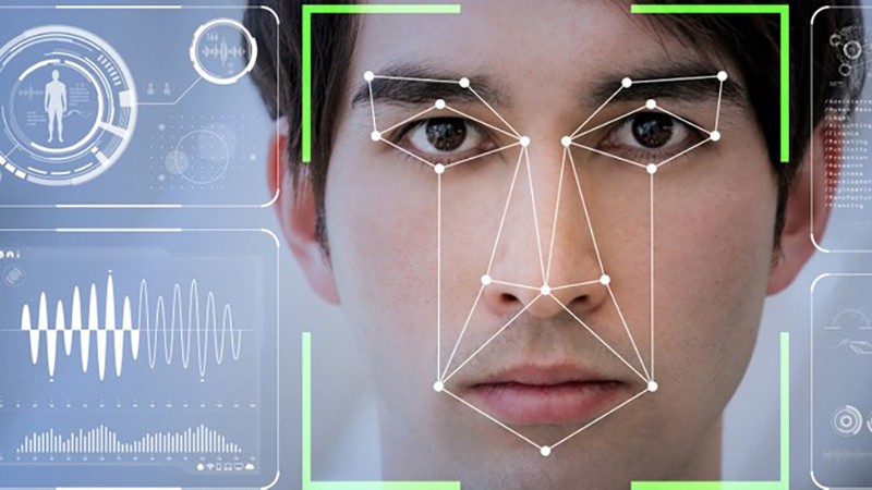 Rosto de homem com formas geométricas representando o sistema que realiza a validação facial