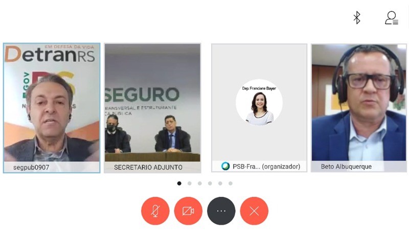 Reprodução de captura de tela da videoconferência, com as imagens de Enio Bacci, diretor-geral do DetranRS; Marcelo Frota, secretário-adjunto da SSP; Sérgio Teixeira, presidente do Cetran/RS; deputada Franciane Bayer e Beto Albuquerque