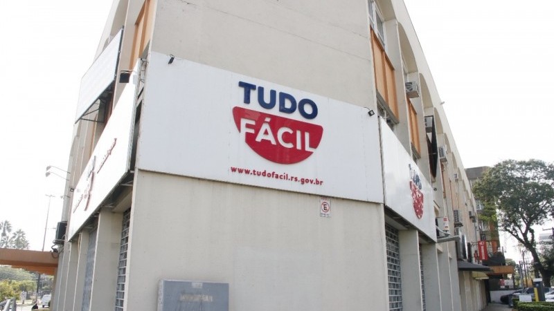 Imagem da fachada da unidade de atendimento TudoFa?cil, localizada na Zona Sul de Porto Alegre.