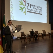 Diretor-geral adjunto do DetranRS, Marcelo Soletti, faz sua fala no palco do 71o Encontro Nacional dos Detrans, promovido pela AND