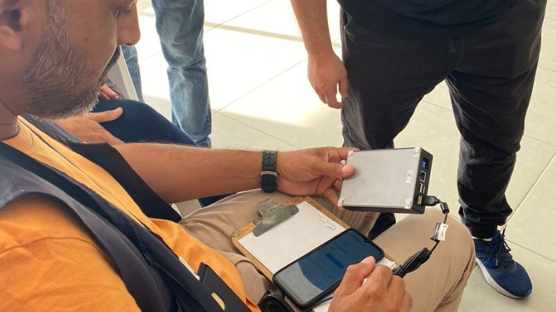 Examinador utilizando celular e dispositivo de armazenamento