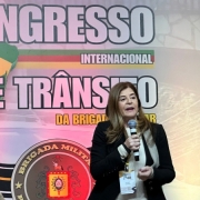 Diza Gonzaga falando no palco do Congresso 