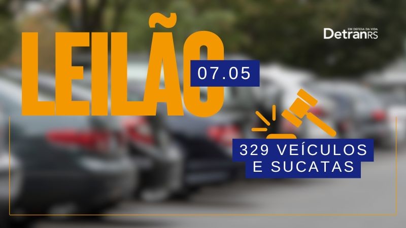 Card com foto embaçada ao fundo de veículos estacionados lado a lado. Em frente, no canto superior esquerdo em laranja está escrito leilão e em azul com fonte branca a data de 07.05. No lado direito um martelo laranja e abaixo em azul com fonte em branco 329 veículos e sucatas.